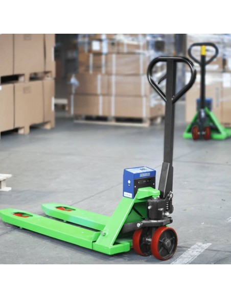 Transpallet Pesatore TPWN-BT vista magazzino