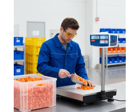 Bilancia per conteggio pezzi W200C a tre display, per conteggio veloce di componenti plastici, minuteria e articoli industriali.